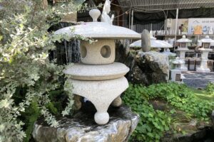 Đèn đá sân vườn